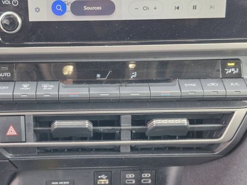 Certified 2025 Toyota Camry LE image 32