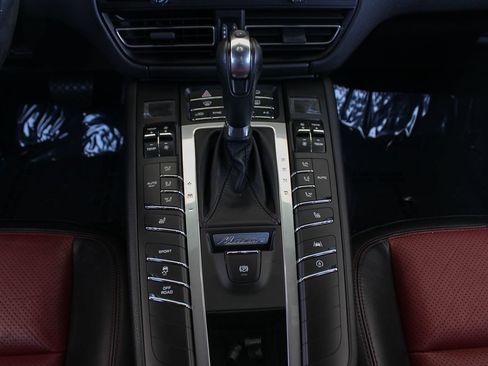 Used 2019 Porsche Macan AWD/4WD image 35