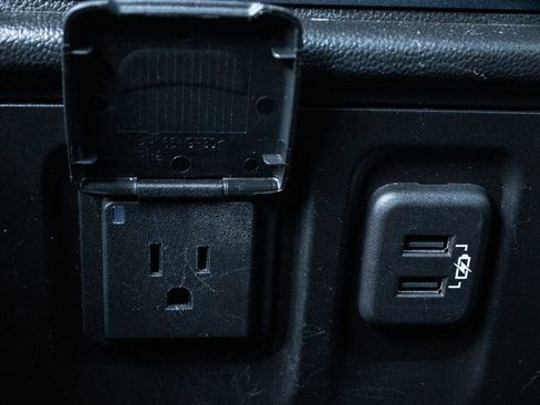 Certified 2019 Chevrolet Traverse LT w/ LT Premium Package image 38