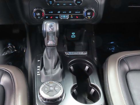 Used 2025 Ford Bronco Outer Banks image 11