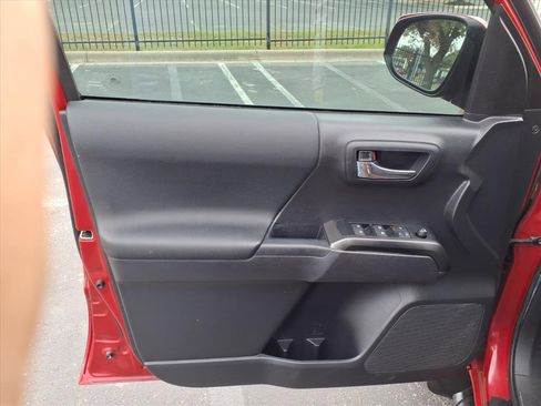 Used 2023 Toyota Tacoma TRD Off-Road image 10