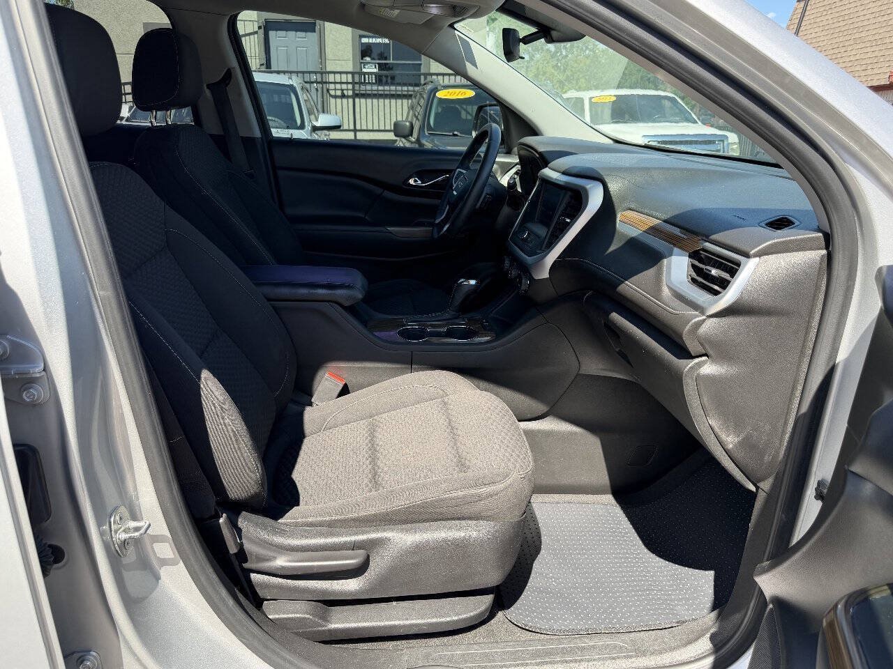 Used 2018 GMC Acadia SLE w/ LPO, Floor Liner Package FWD image 17