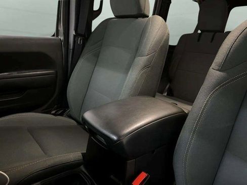 Used 2024 Jeep Wrangler Unlimited image 52