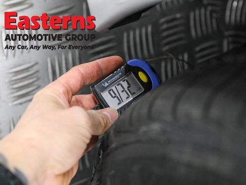 Used 2023 Chrysler Voyager LX image 27