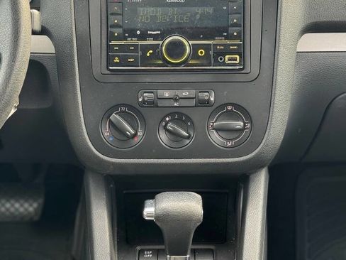 Used 2009 Volkswagen Rabbit S image 10