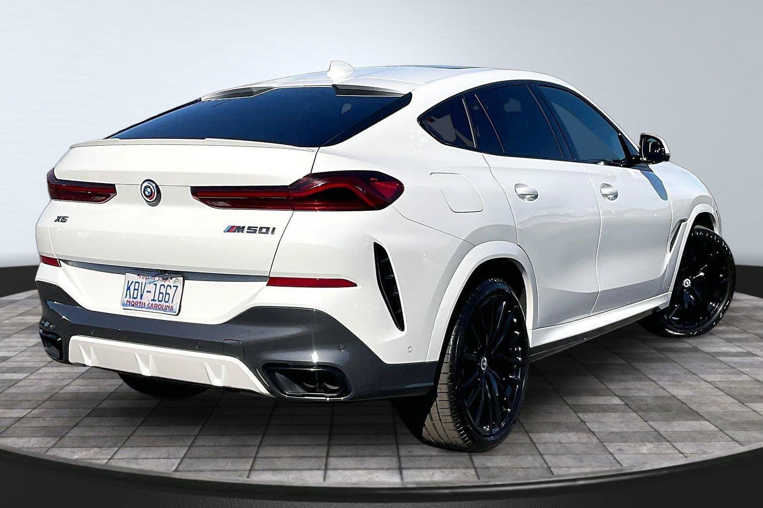 Used 2022 BMW X6 M50i AWD/4WD image 14
