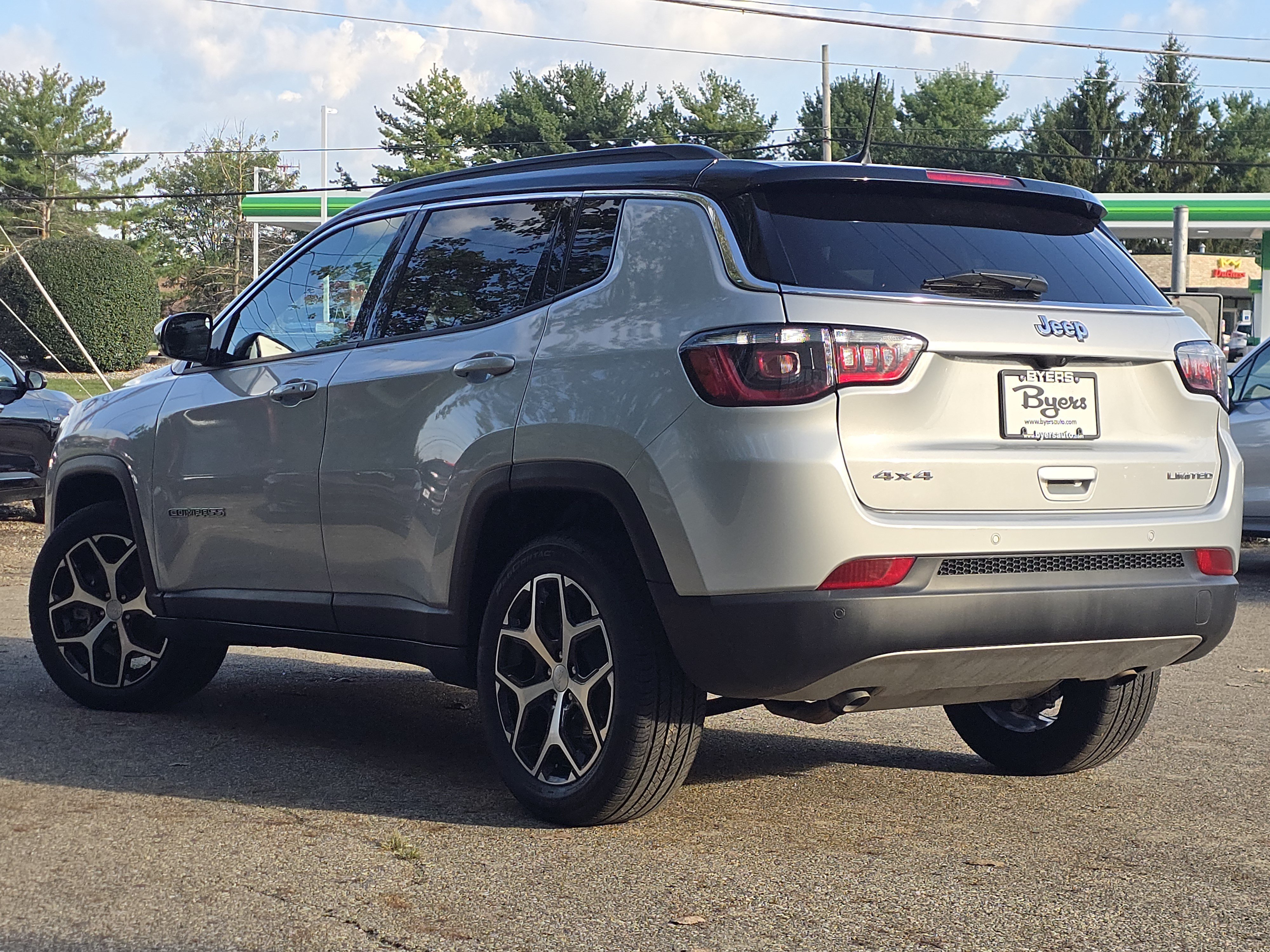 Used 2024 Jeep Compass Limited AWD/4WD image 5