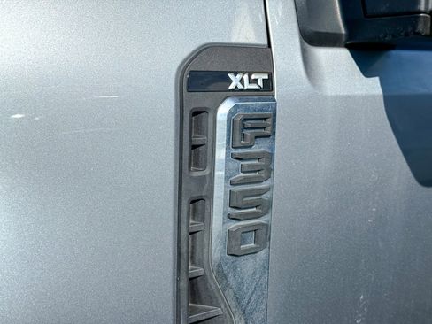 Used 2023 Ford F350 XLT AWD/4WD image 9