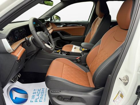 New 2026 Volkswagen Tiguan SEL R-Line AWD/4WD image 9
