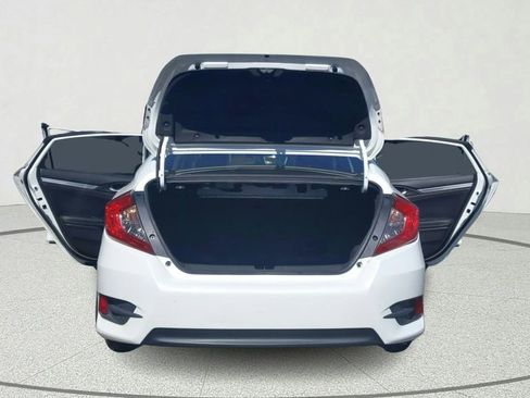 Used 2018 Honda Civic Touring image 12