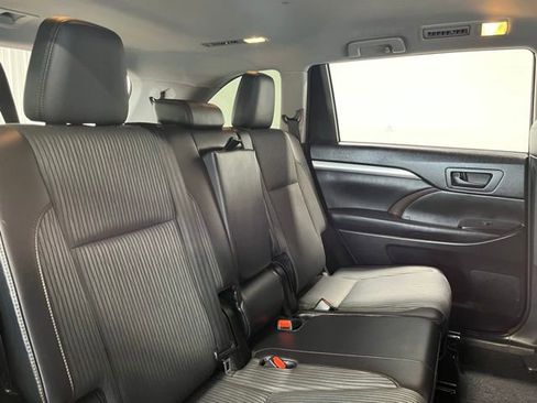 Used 2015 Toyota Highlander Plus AWD/4WD image 13