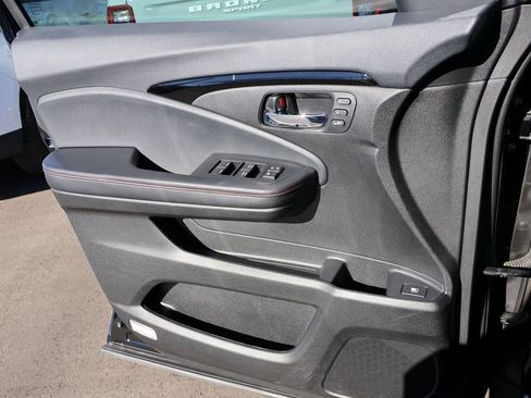 Certified 2021 Honda Ridgeline Black Edition image 32