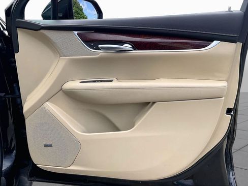 Used 2017 Cadillac XT5 Luxury FWD image 21