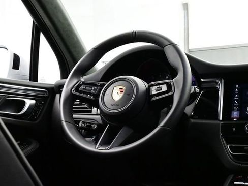 Certified 2025 Porsche Macan AWD/4WD image 21