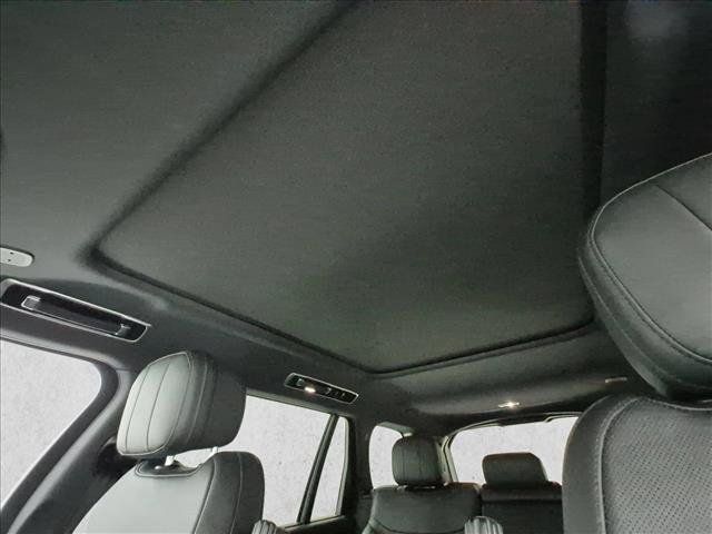 Certified 2025 Land Rover Range Rover Long Wheelbase SE AWD/4WD image 16