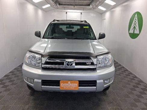 Used 2005 Toyota 4Runner SR5 AWD/4WD image 2