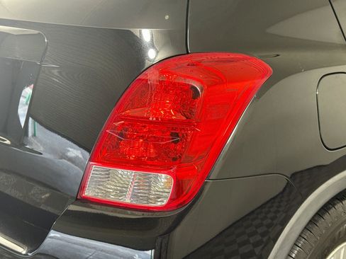 Used 2019 Chevrolet Trax LS FWD image 32