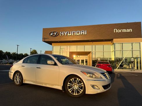 Used 2013 Hyundai Genesis 3.8 w/ Premium Pkg RWD image 6