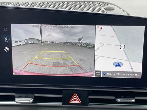 Used 2025 Hyundai Elantra SEL image 17