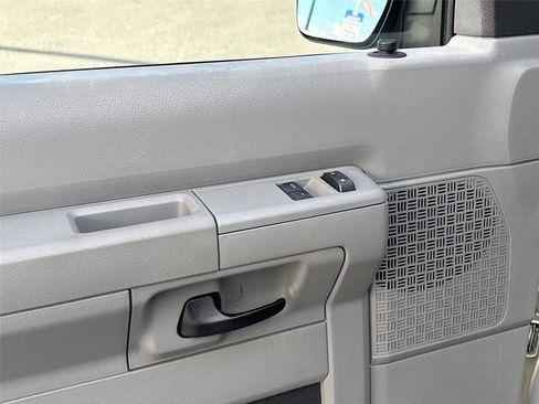 Used 2013 Ford E-350 and Econoline 350 XLT image 18