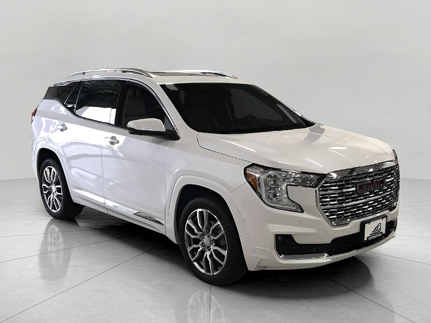 Used 2022 GMC Terrain Denali w/ Denali Premium Package AWD/4WD image 1