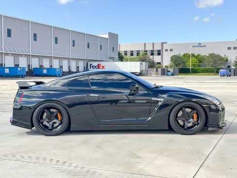 Used 2012 Nissan GT-R Premium image 8