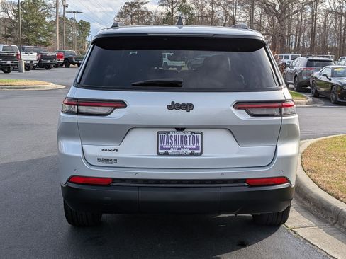 Used 2023 Jeep Grand Cherokee L Laredo image 6