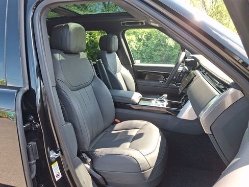 Used 2023 Land Rover Range Rover SE AWD/4WD image 3