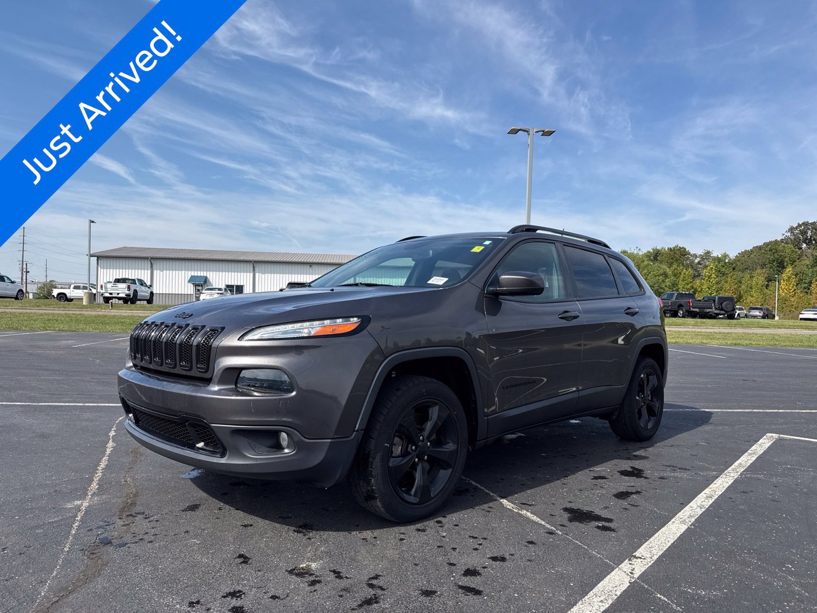 Used 2018 Jeep Cherokee Latitude w/ Altitude Package FWD image 1
