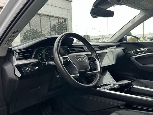 Used 2024 Audi Q8 e-tron Premium Plus w/ Premium Plus Package image 2