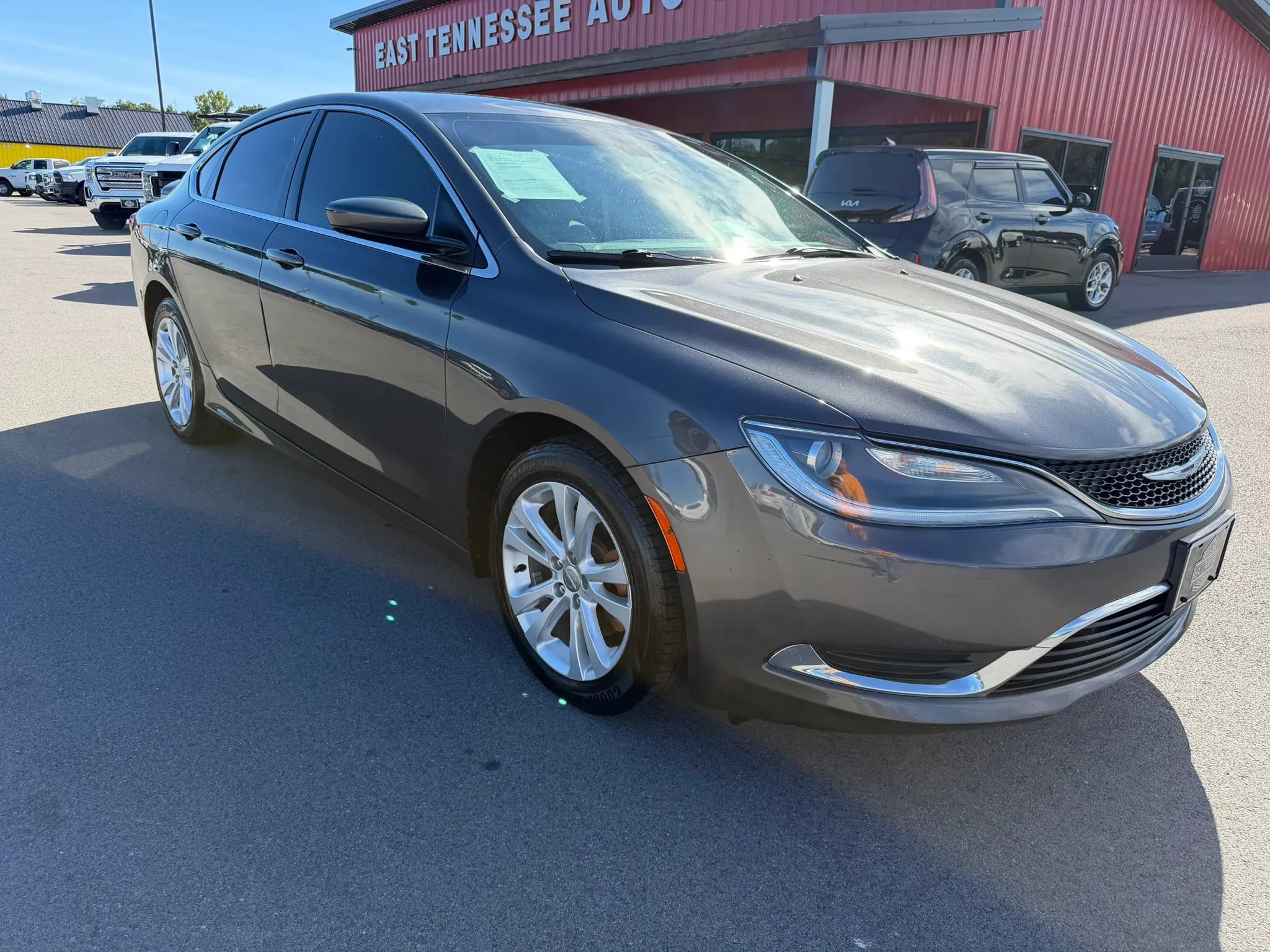 Used 2016 Chrysler 200 Limited w/ Travel & Safety Group FWD image 1