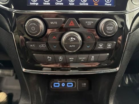 Used 2021 Jeep Grand Cherokee Laredo X AWD/4WD image 22