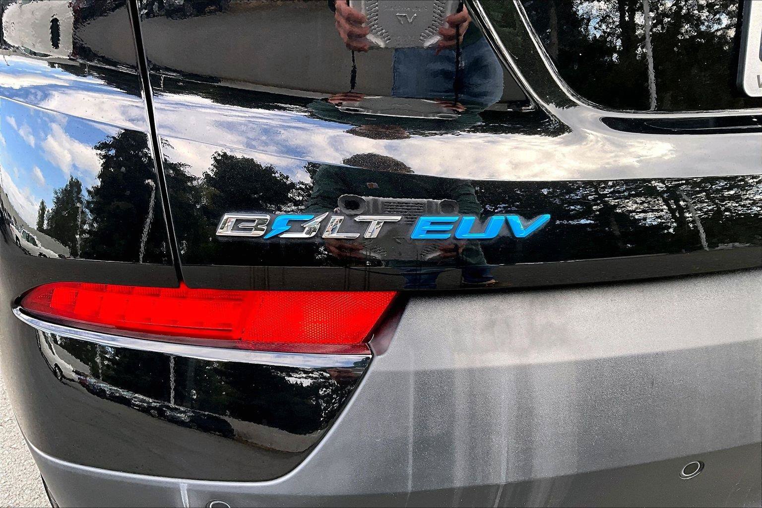 Used 2023 Chevrolet Bolt EUV LT w/ Convenience Package FWD image 23