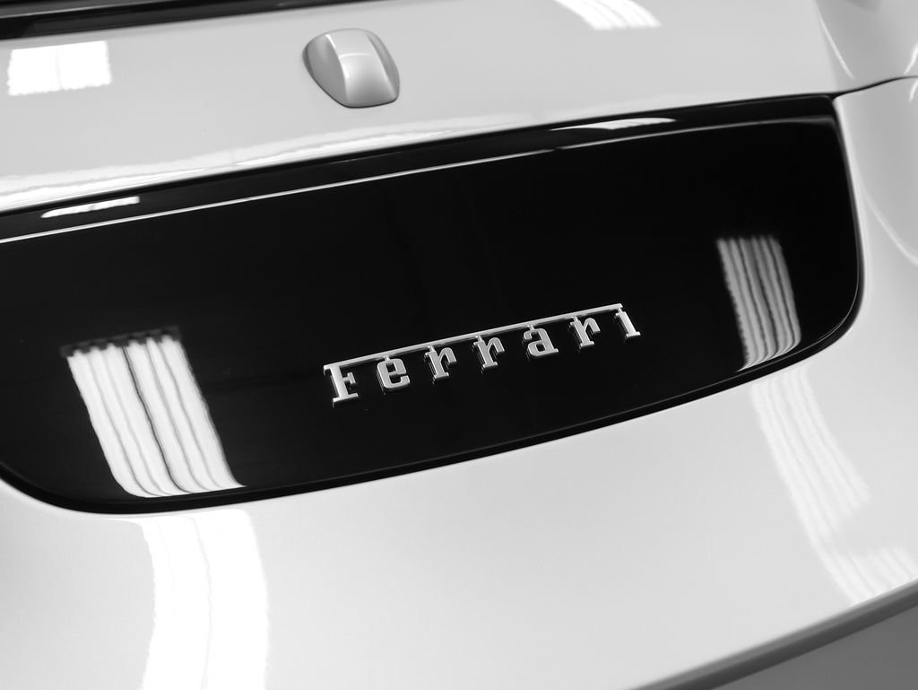 Certified 2025 Ferrari Roma Spider RWD image 38