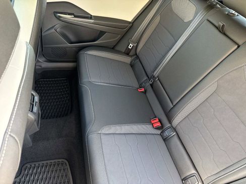 Used 2025 Volkswagen Taos SEL image 13