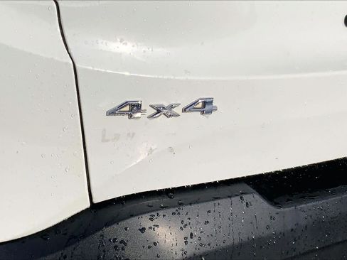 Used 2023 Jeep Renegade Latitude AWD/4WD image 10