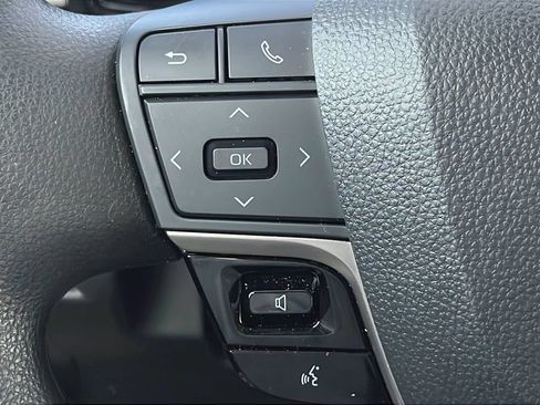 Used 2025 Toyota Camry LE w/ Convenience Package FWD image 17