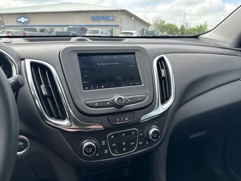 Used 2024 Chevrolet Equinox LT FWD image 11