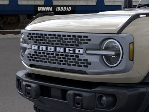 New 2025 Ford Bronco Badlands image 19