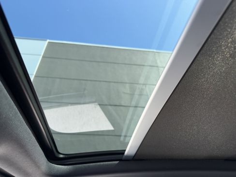 Certified 2025 Porsche Macan image 26