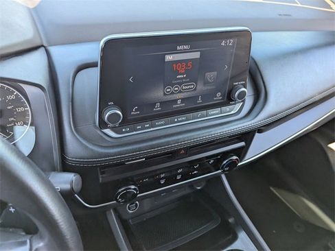 Used 2023 Nissan Rogue S image 25