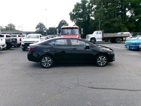 Used 2025 Nissan Versa SV FWD image 5