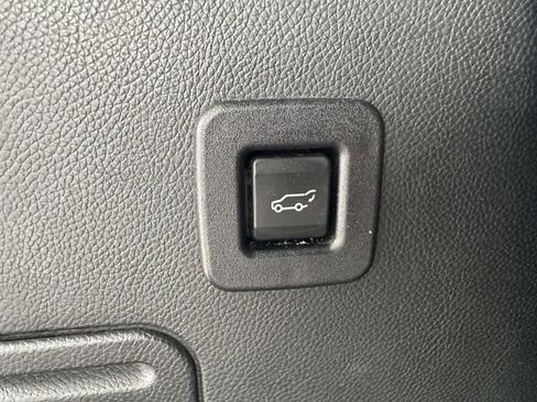 Used 2016 Ford Expedition Limited image 22