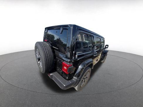 Used 2025 Jeep Wrangler Sahara AWD/4WD image 5