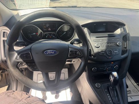 Used 2016 Ford Focus SE w/ Reverse Sensing Package FWD image 6