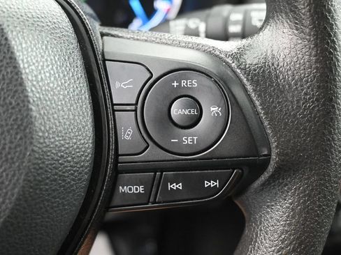 Used 2025 Toyota RAV4 XLE AWD/4WD image 18