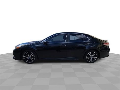 Used 2019 Toyota Camry L image 5