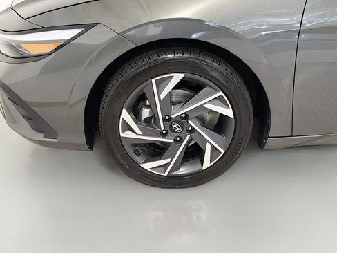 Used 2025 Hyundai Elantra Sport FWD image 30