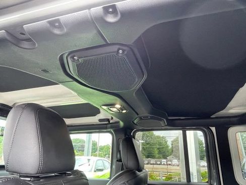 Used 2023 Jeep Wrangler Unlimited Sahara AWD/4WD image 9