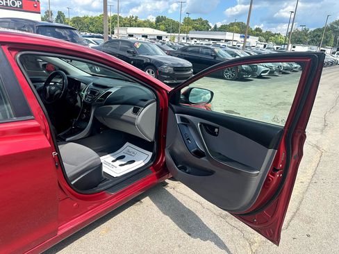 Used 2014 Hyundai Elantra SE image 9